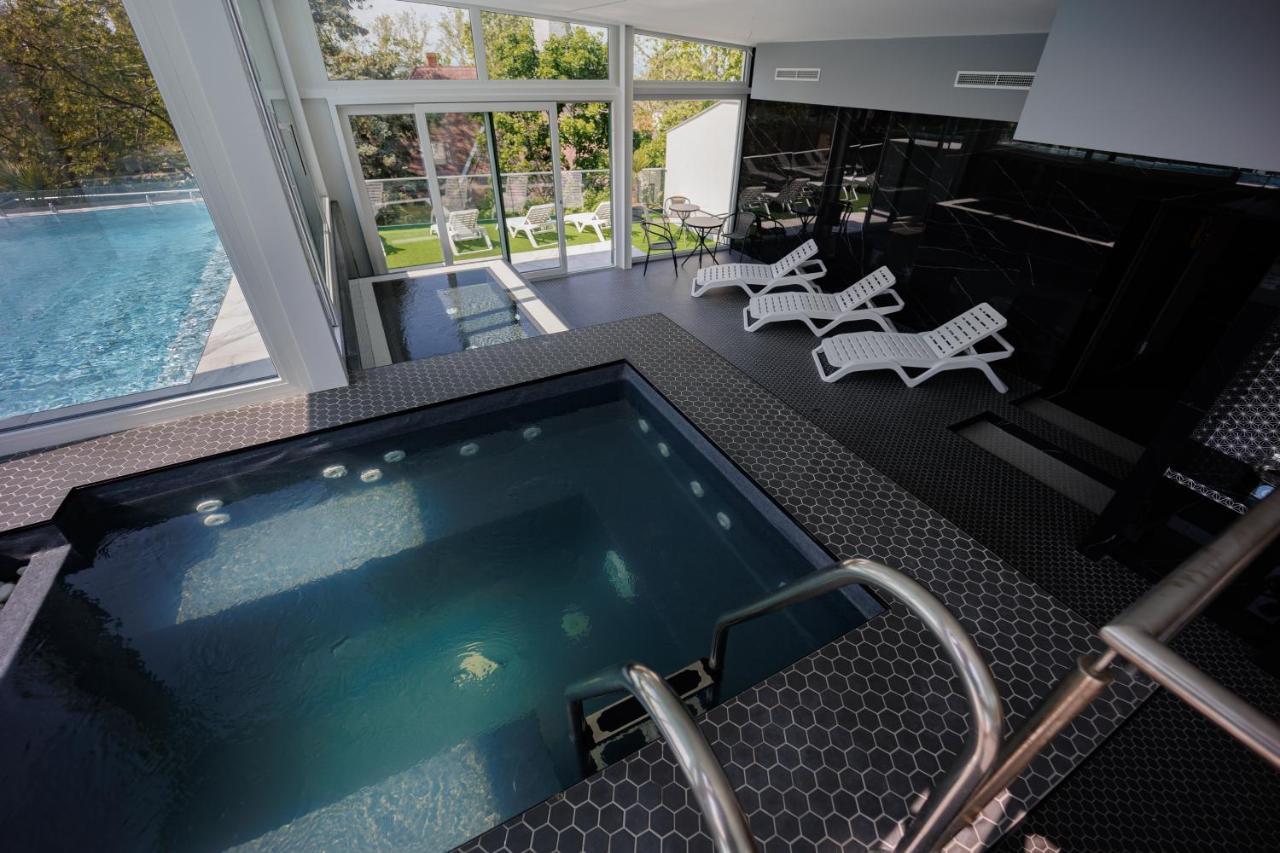 Villa Bauhaus Wellness Apartman Fsz. 1 Siófok Extérieur photo