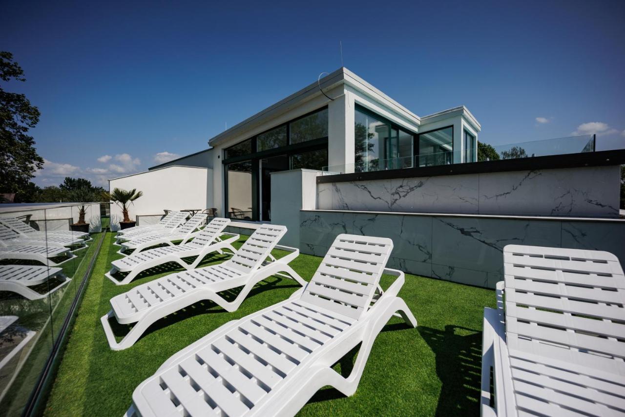 Villa Bauhaus Wellness Apartman Fsz. 1 Siófok Extérieur photo