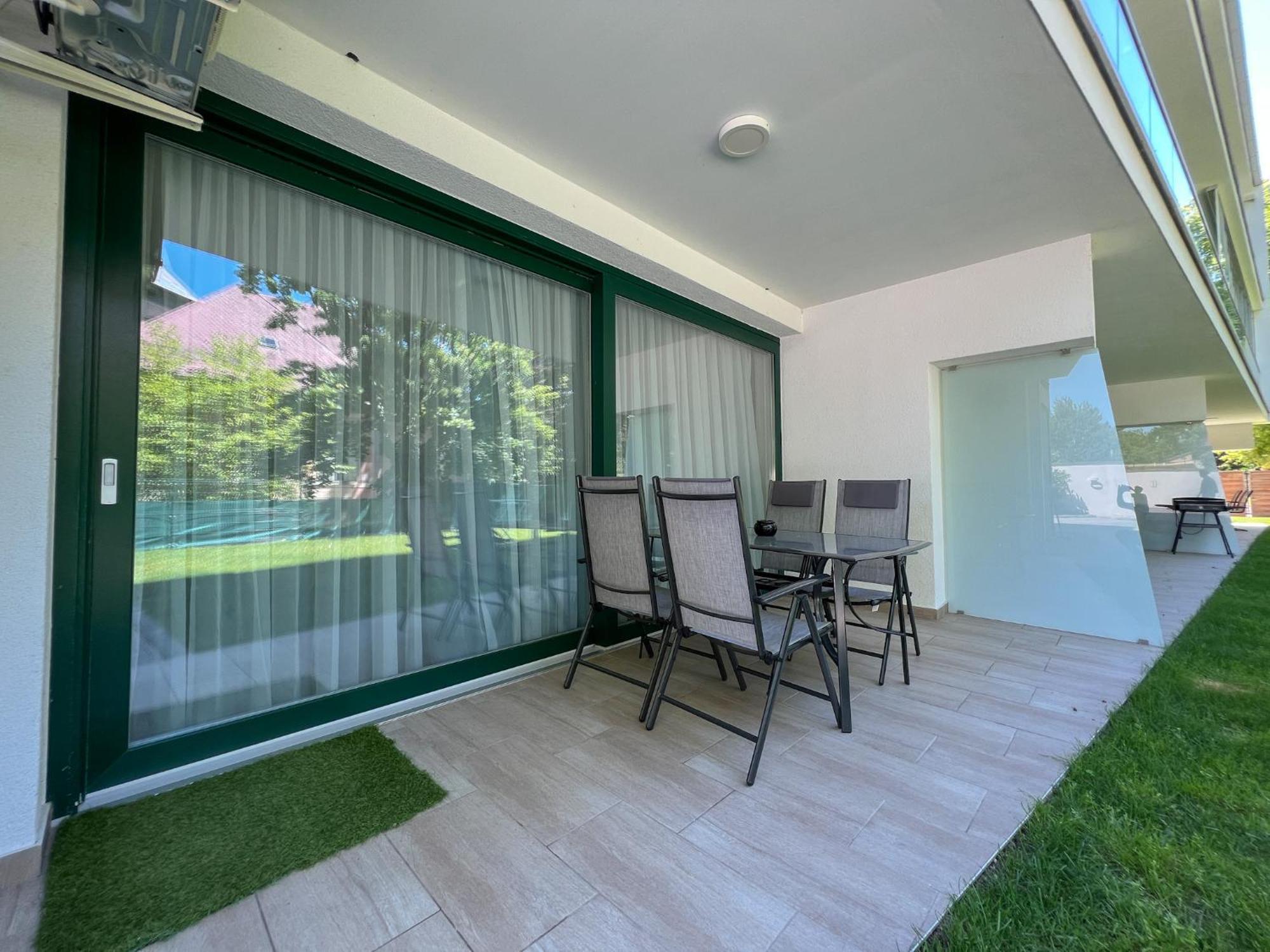 Villa Bauhaus Wellness Apartman Fsz. 1 Siófok Extérieur photo